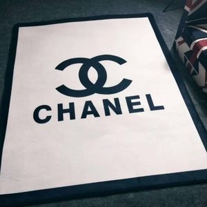 New stunning large area rug 5x7